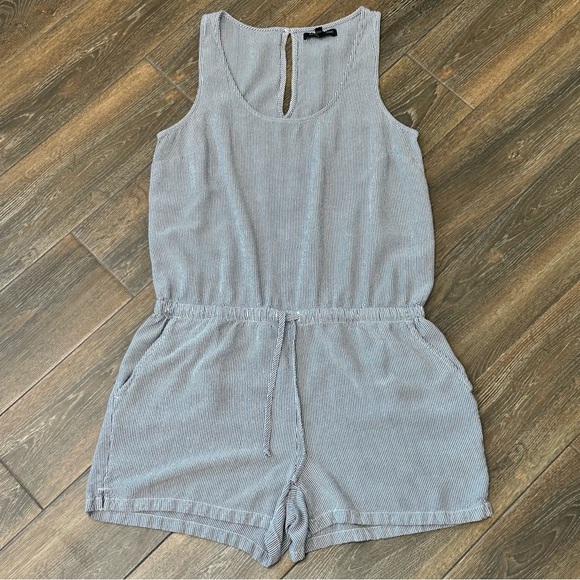 Banana Republic Pants - Banana Republic Pinstripe Short Romper Women’s Size Medium Lightweight